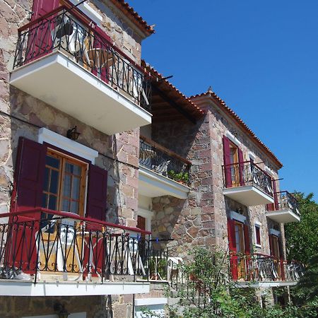 The Schoolmistress With The Golden Eyes, Studios & Rooms Metímna Exterior foto