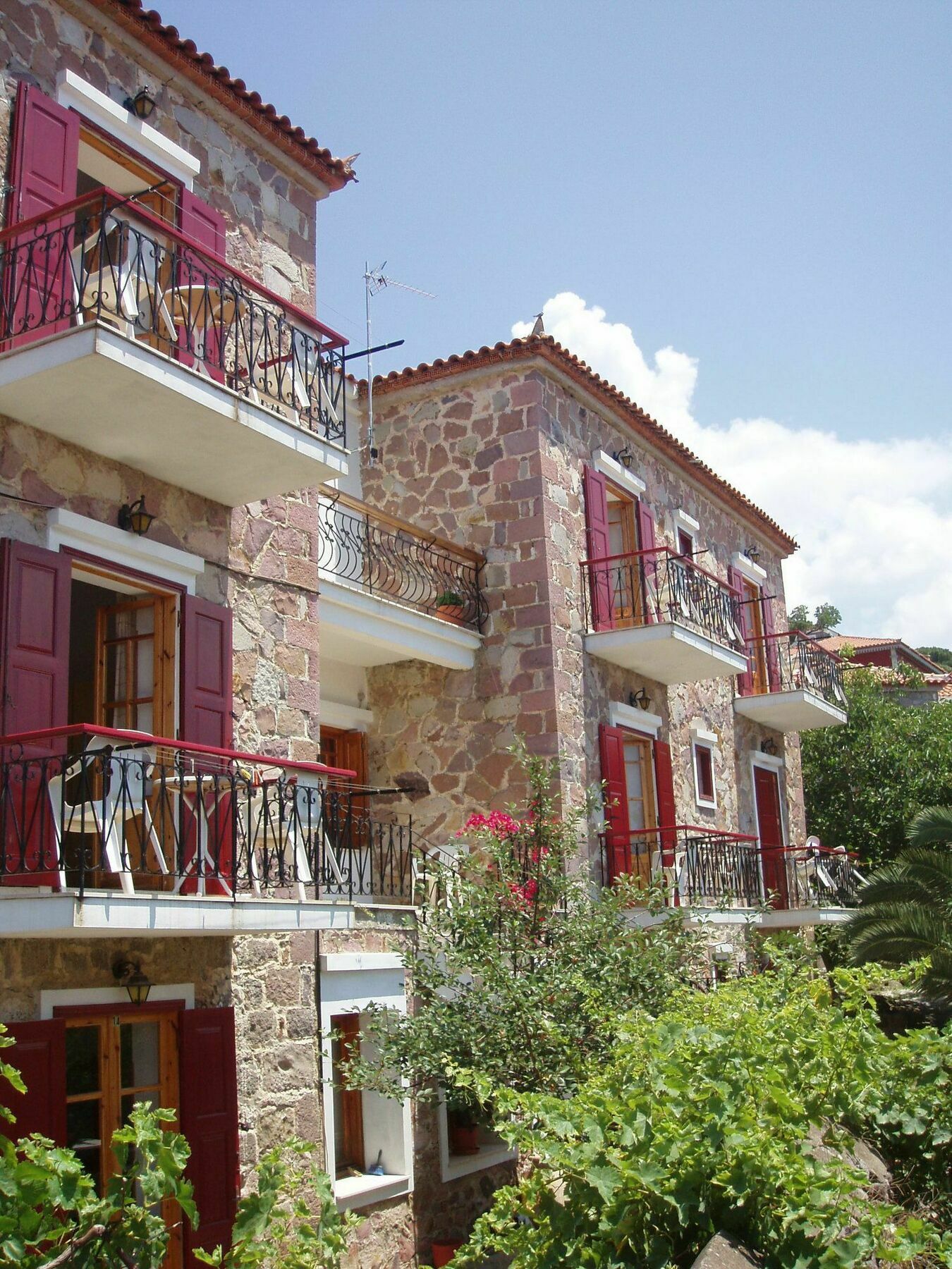 The Schoolmistress With The Golden Eyes, Studios & Rooms Metímna Exterior foto